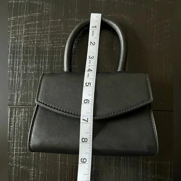 Urban Outfitter Lilly mini crossbody bag Black - Picture 4 of 6